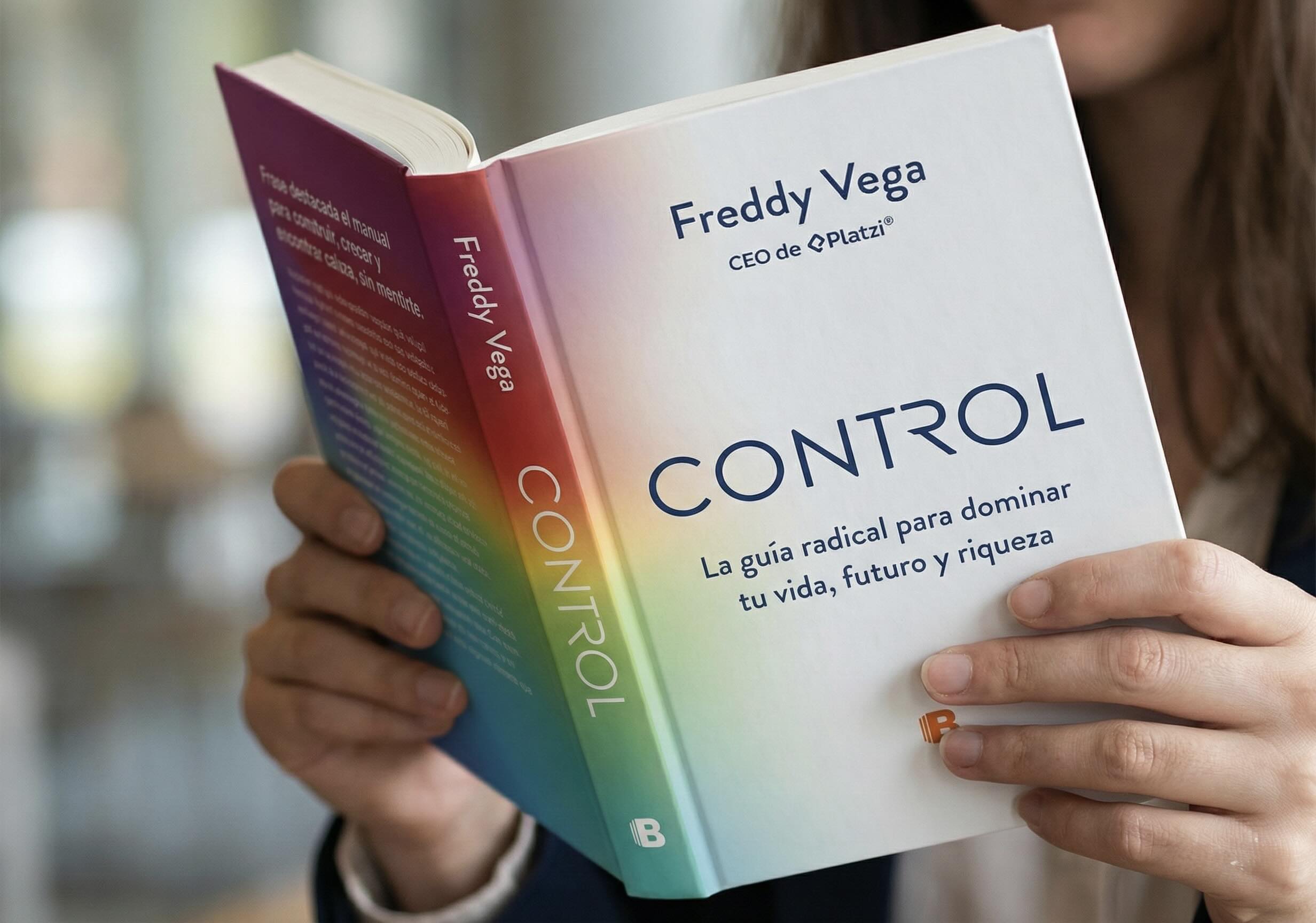 Persona leyendo CONTROL